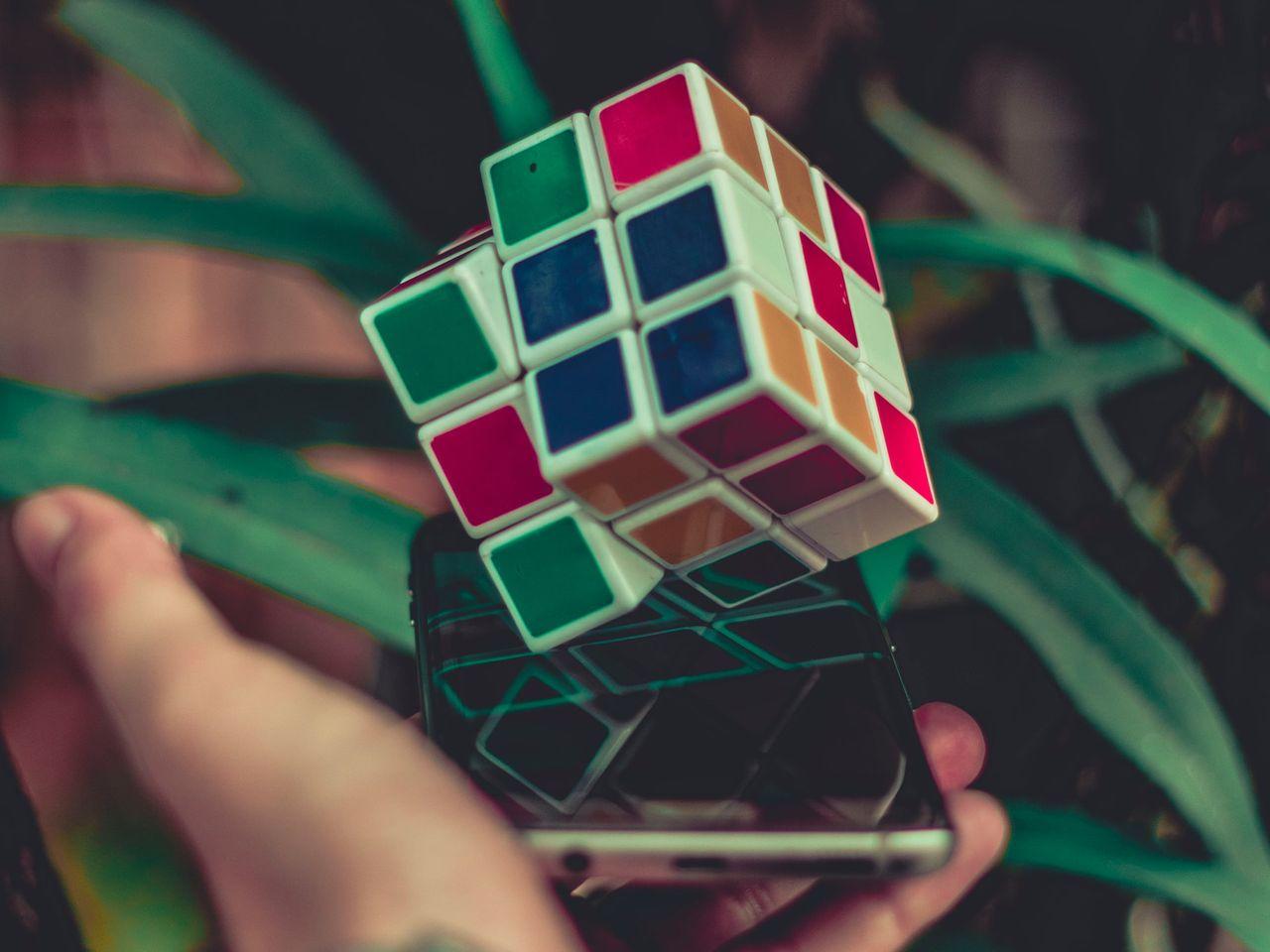 3 x 3 Rubik's cube on smatphone